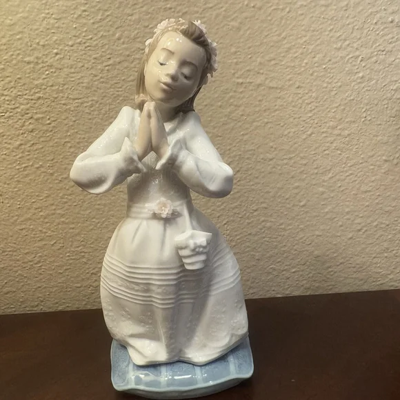 LLADRO #6089 Communion Prayer Girl Praying Nina Communion Religious No Box Decor